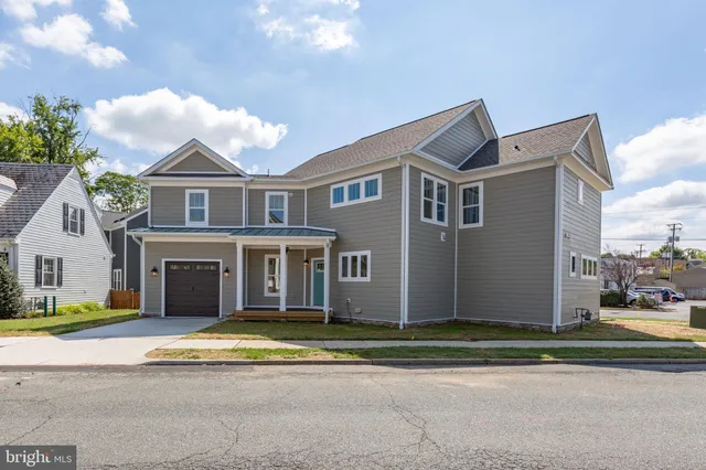 $899,000 | 613 Kenmore Avenue, Fredericksburg, VA 22401