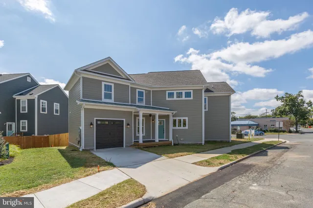 $899,000 | 613 Kenmore Avenue, Fredericksburg, VA 22401