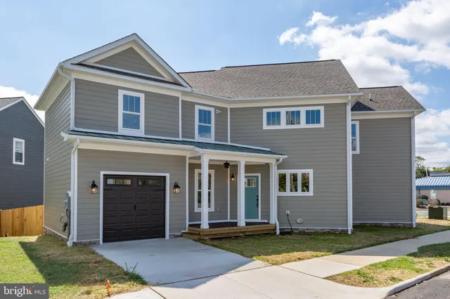 $899,000 | 613 Kenmore Avenue, Fredericksburg, VA 22401