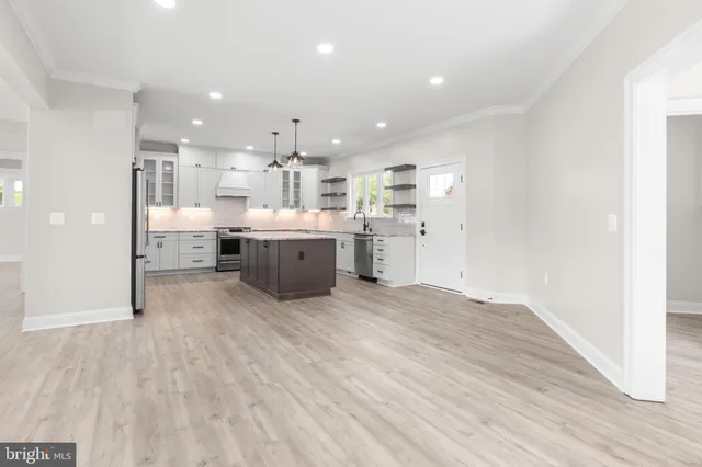 $899,000 | 613 Kenmore Avenue, Fredericksburg, VA 22401