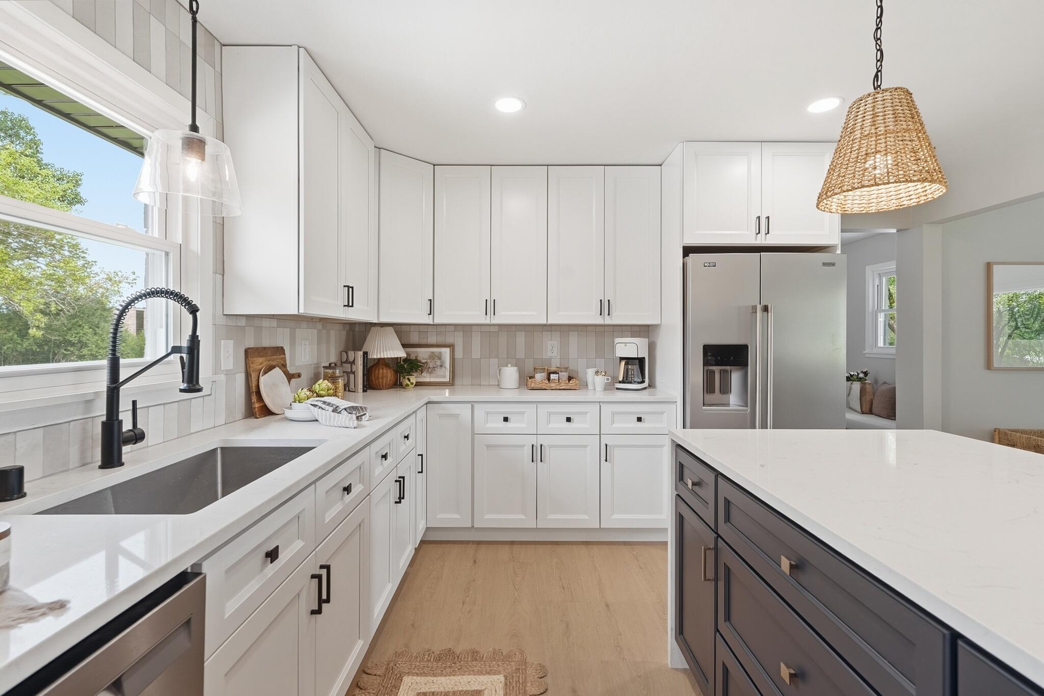 7526 West County Line Road Mequon, WI 53092 - Photo 17 of 72 17_Kitchen_View_4