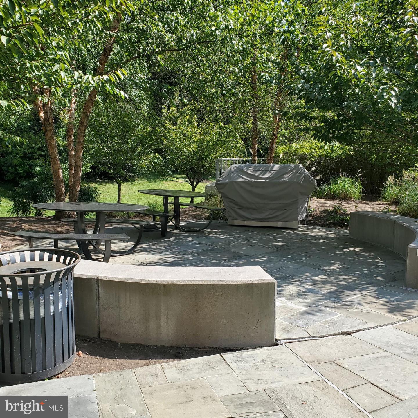 5101 River Road, Unit 1409 Bethesda, MD 20816 - Photo 32 of 32 Picnic Area