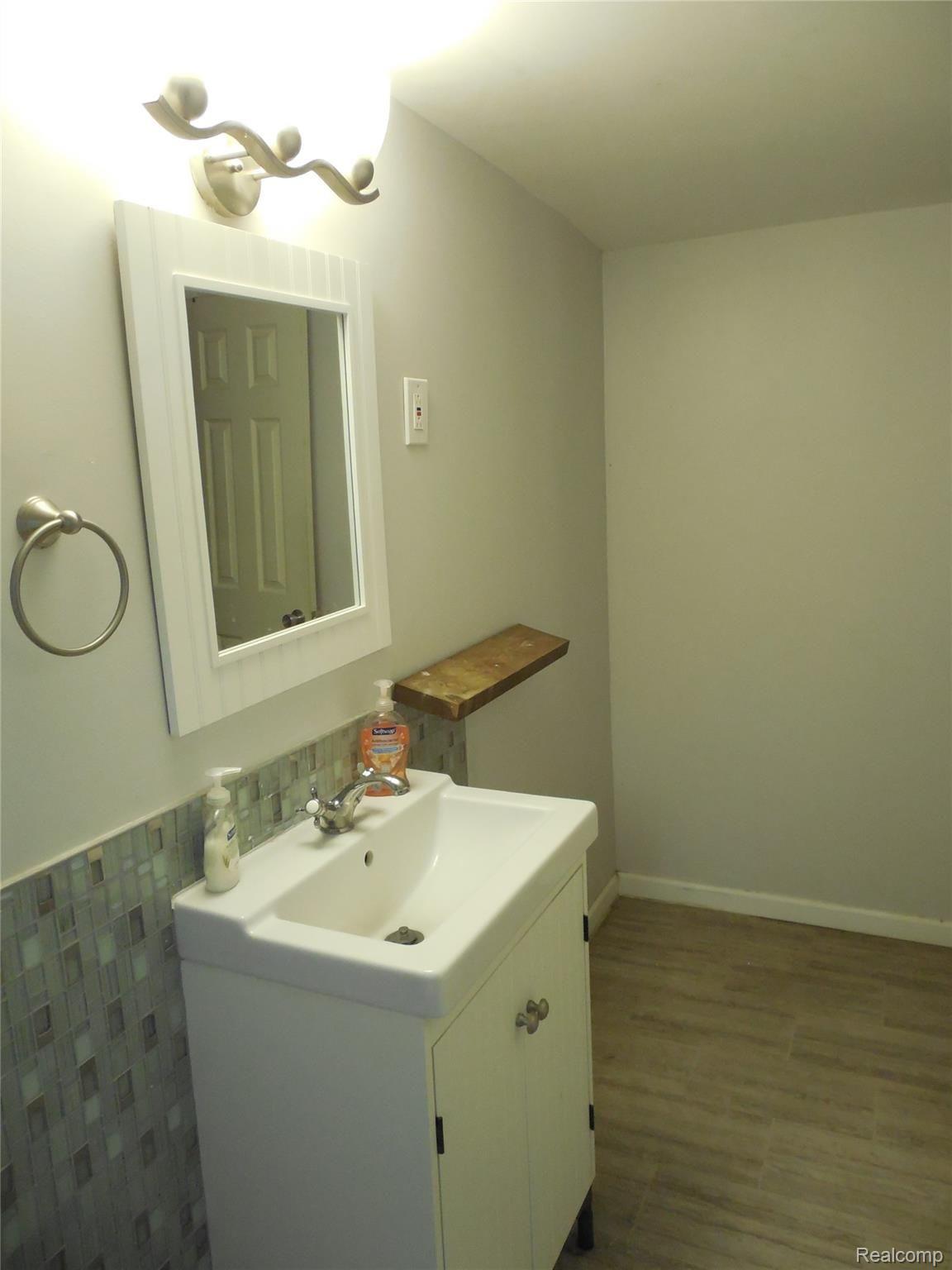 6742 Draper Road Jackson, MI 49201 - Photo 36 of 44 DSCN3073.JPG