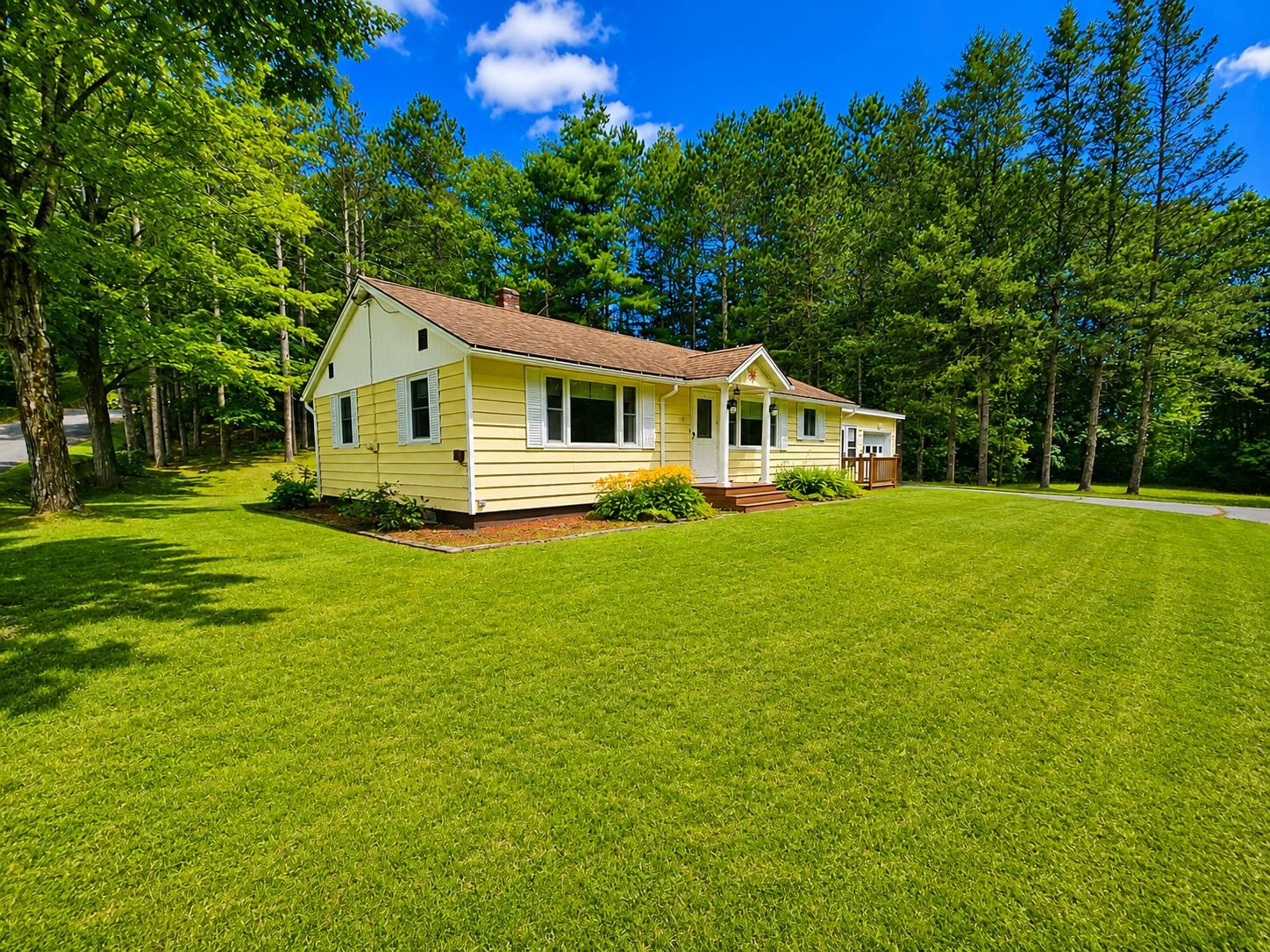 41 Gilbert Street Newport, VT 05855 - Photo 2 of 36 Gallery Image 2