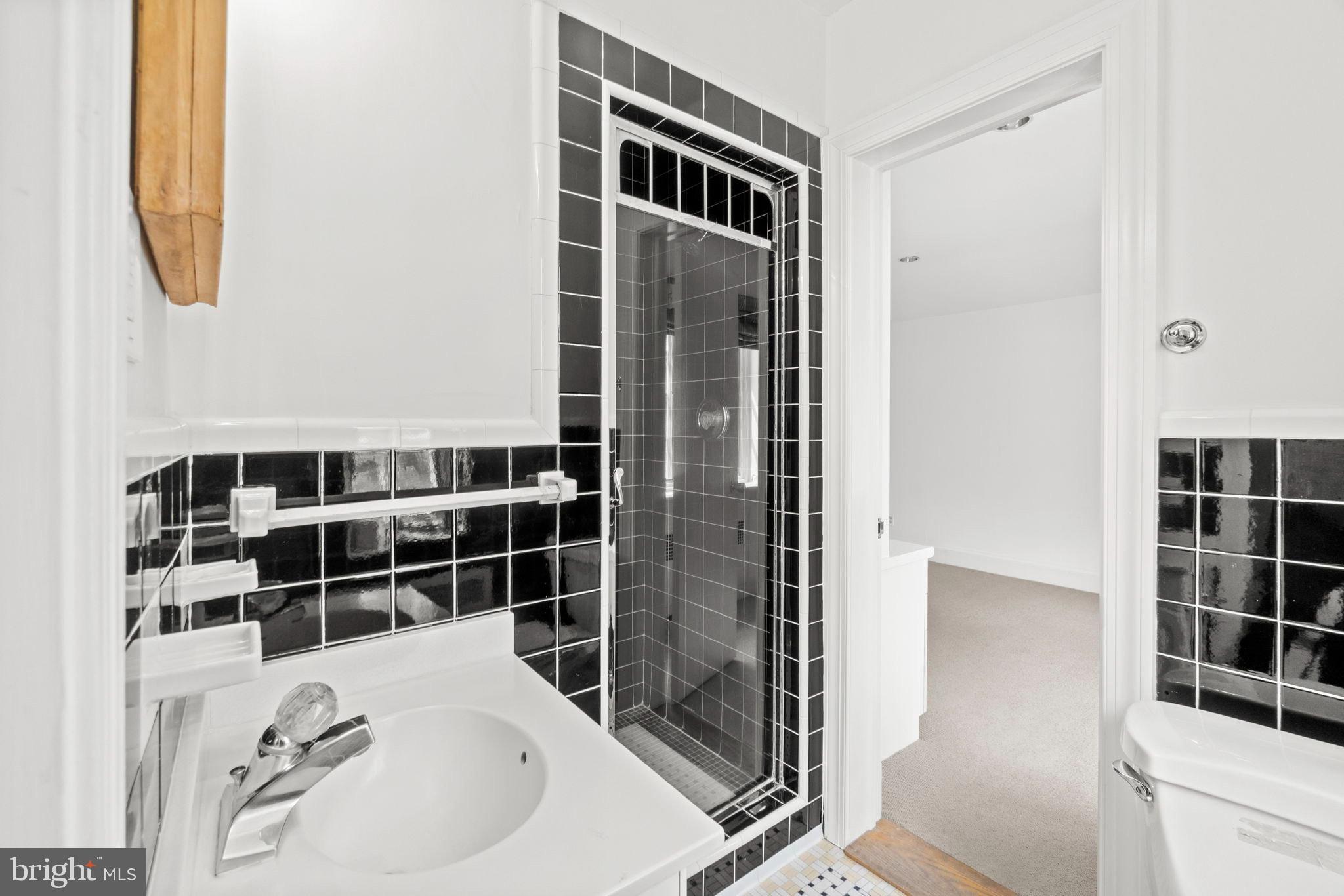 4501 Linnean Avenue Northwest Washington, DC 20008 - Photo 20 of 27 Full Bath