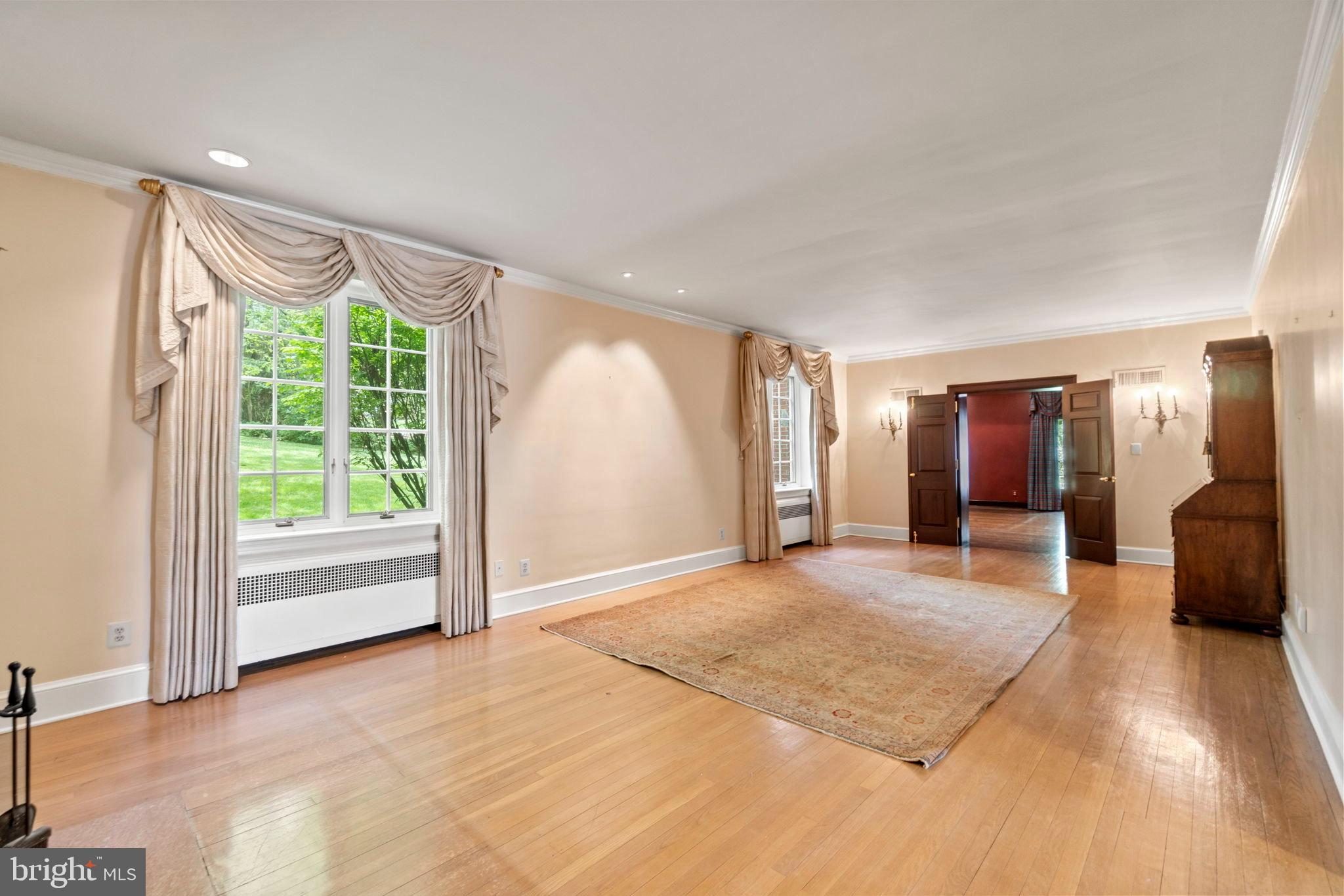 4501 Linnean Avenue Northwest Washington, DC 20008 - Photo 7 of 27 Living Room