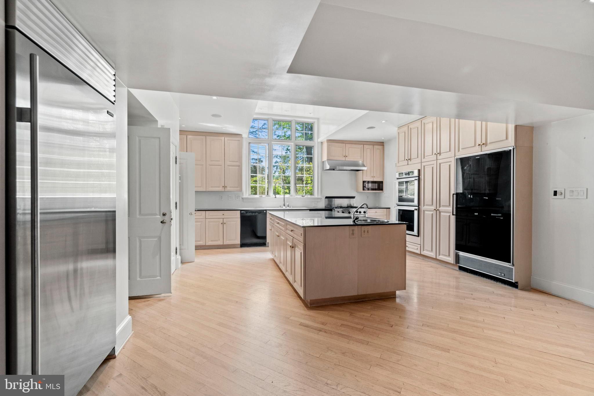 4501 Linnean Avenue Northwest Washington, DC 20008 - Photo 9 of 27 Kitchen