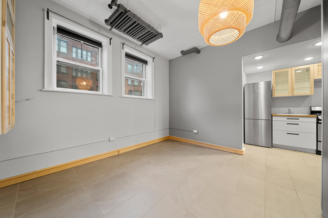 604 West Addison Street, Unit B3 Chicago, IL 60613 - Photo 2 of 12
