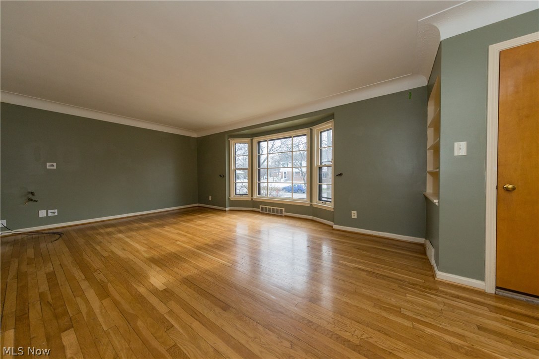 2369 Charney Road Cleveland, OH 44118 - Photo 3 of 33