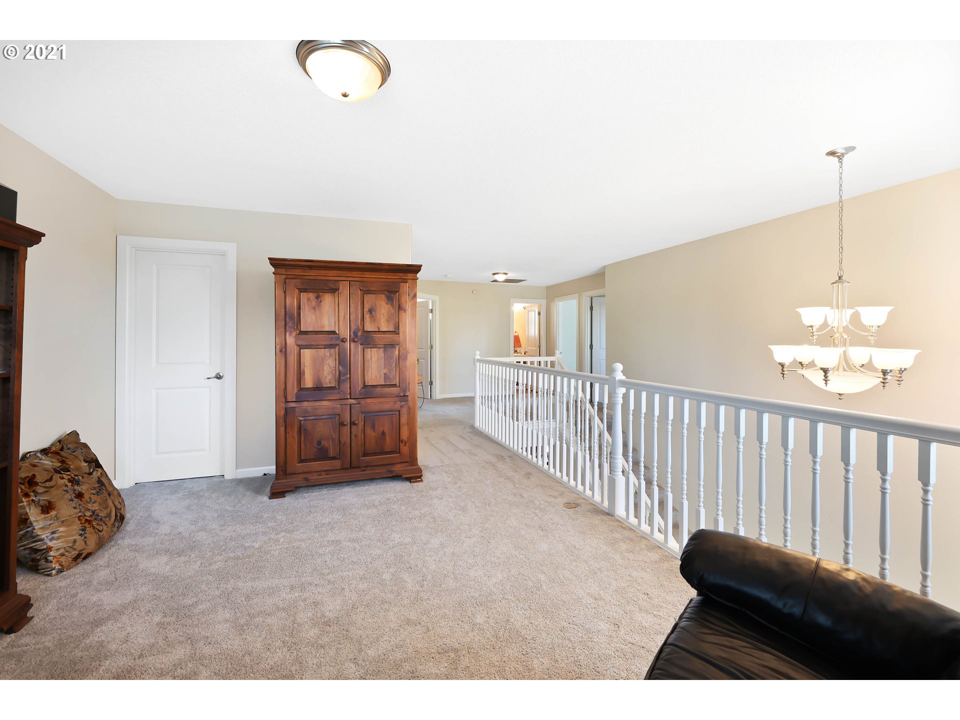 907 North 9th Way Ridgefield, WA 98642 - Photo 21 of 32 a spacious bedroom with a bed and a couch