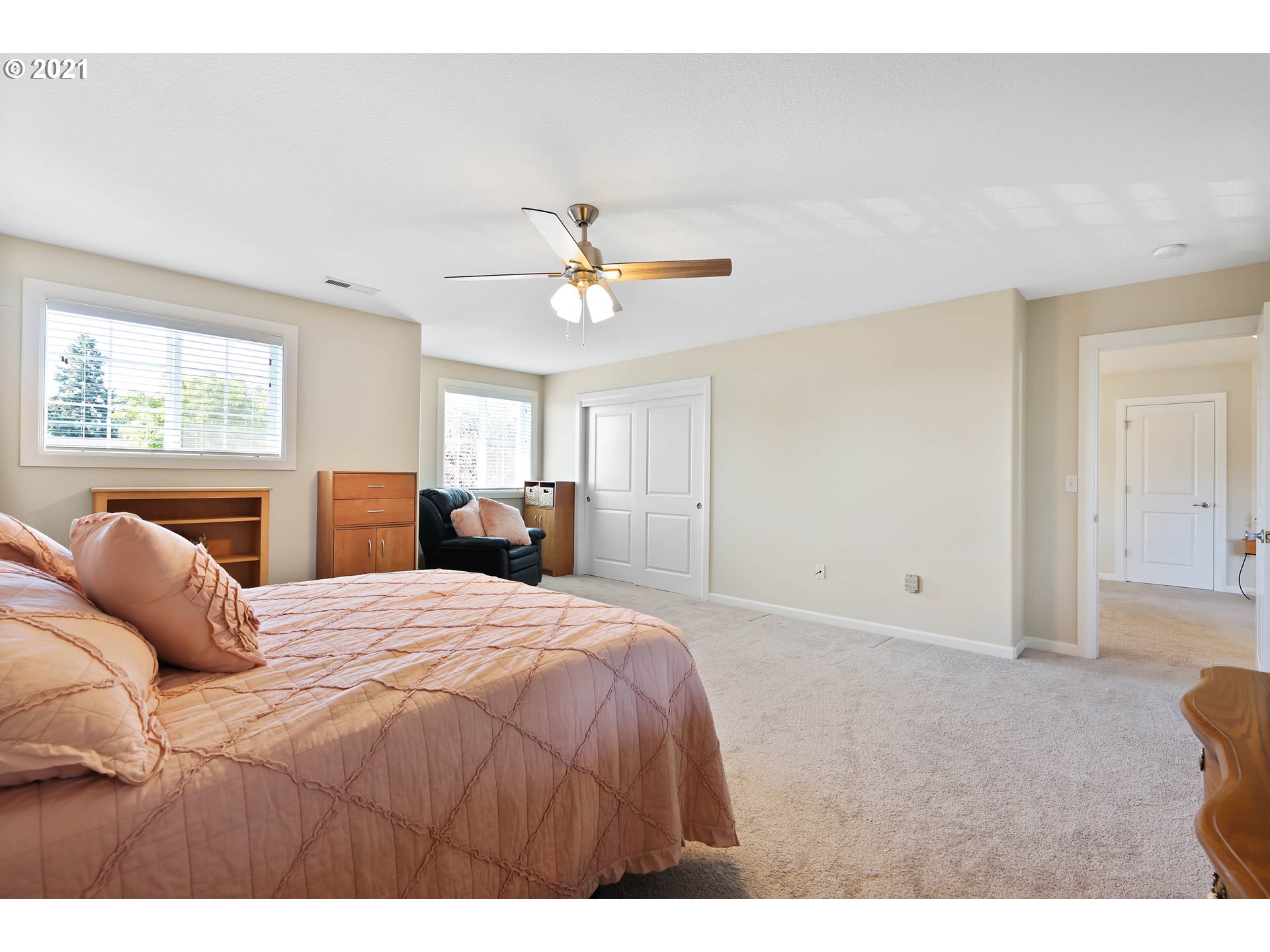 907 North 9th Way Ridgefield, WA 98642 - Photo 23 of 32 a bedroom with a bed and a chandelier