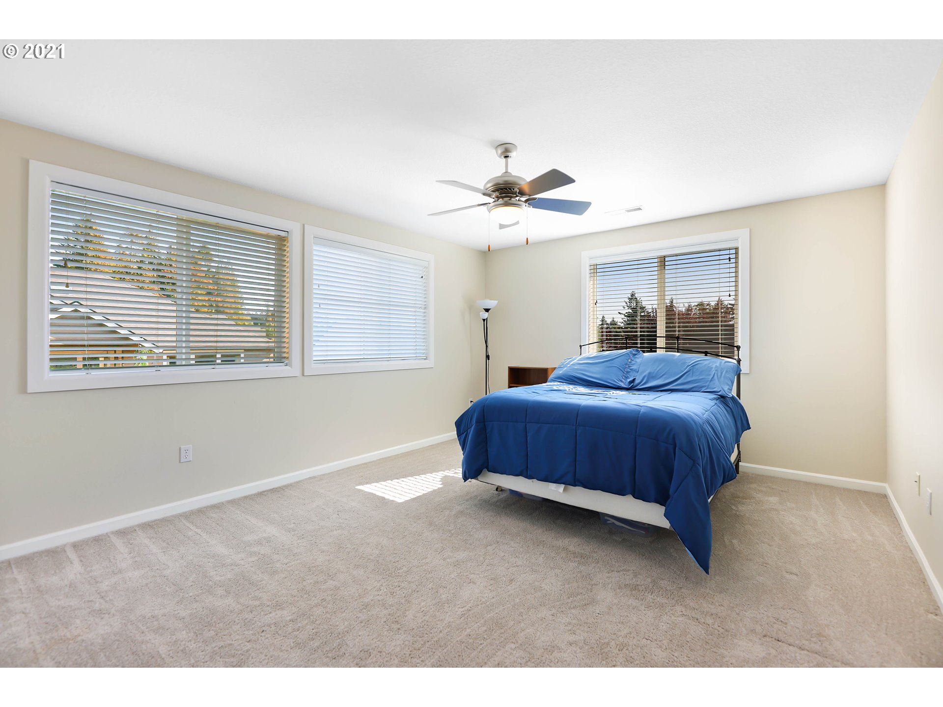 907 North 9th Way Ridgefield, WA 98642 - Photo 25 of 32 a bedroom with a bed and a chandelier