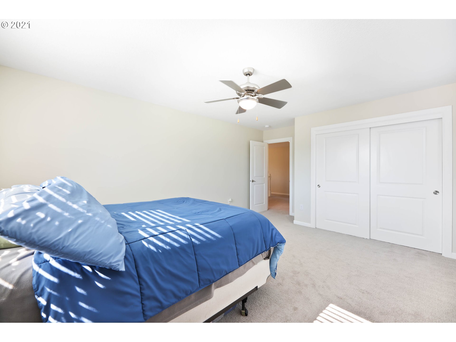 907 North 9th Way Ridgefield, WA 98642 - Photo 26 of 32 a bedroom with a bed and a chandelier