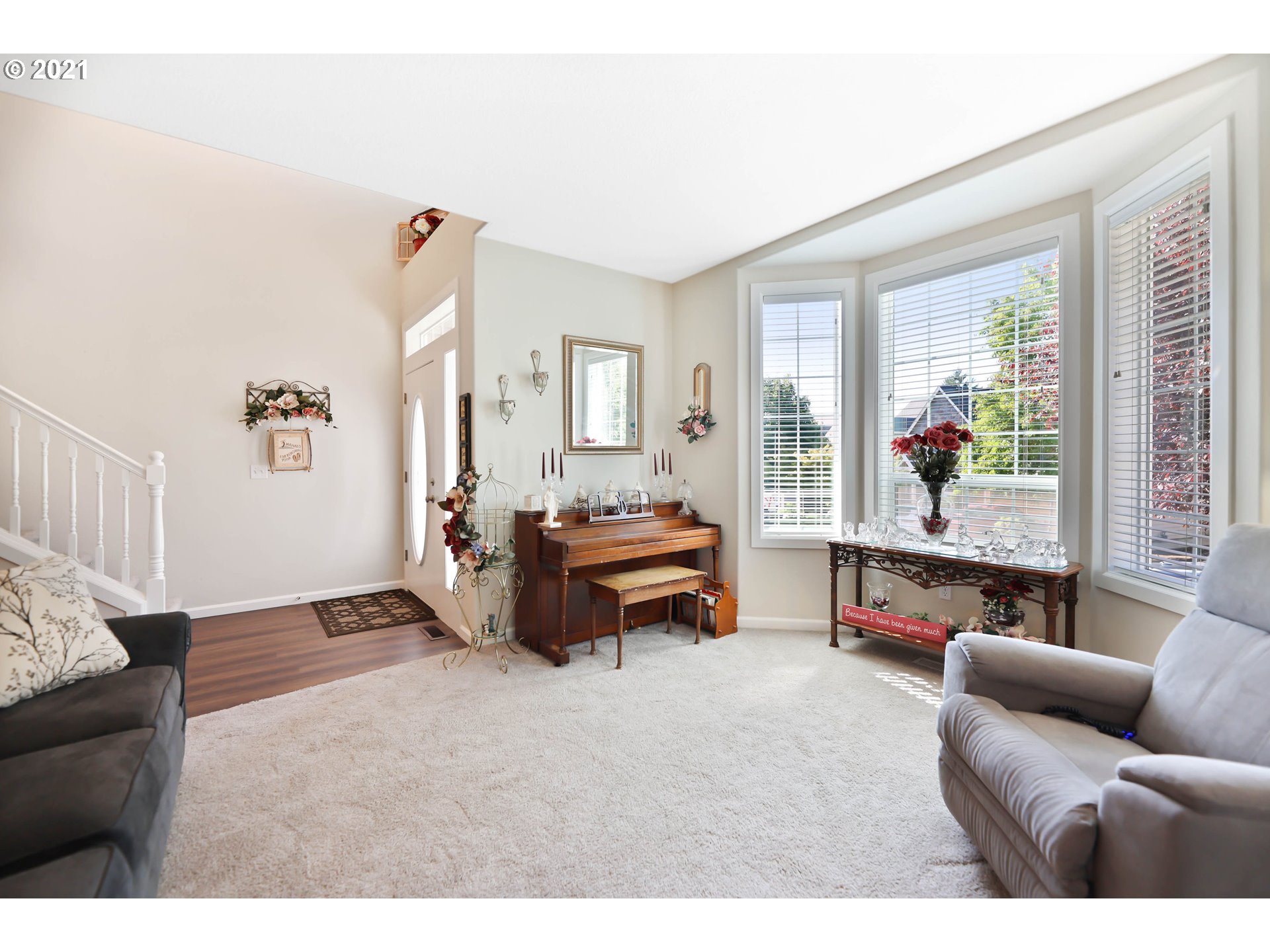 907 North 9th Way Ridgefield, WA 98642 - Photo 5 of 32 a living room with furniture and a large window