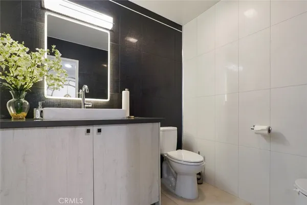 $9,800 | 3381 Oakmont View Drive, Glendale, CA 91208