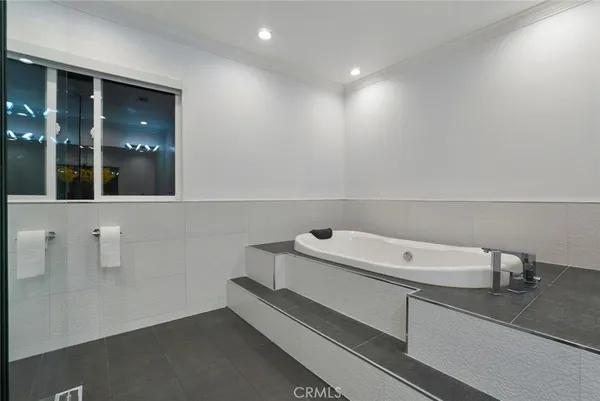 $9,800 | 3381 Oakmont View Drive, Glendale, CA 91208