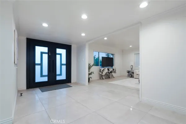 $9,800 | 3381 Oakmont View Drive, Glendale, CA 91208