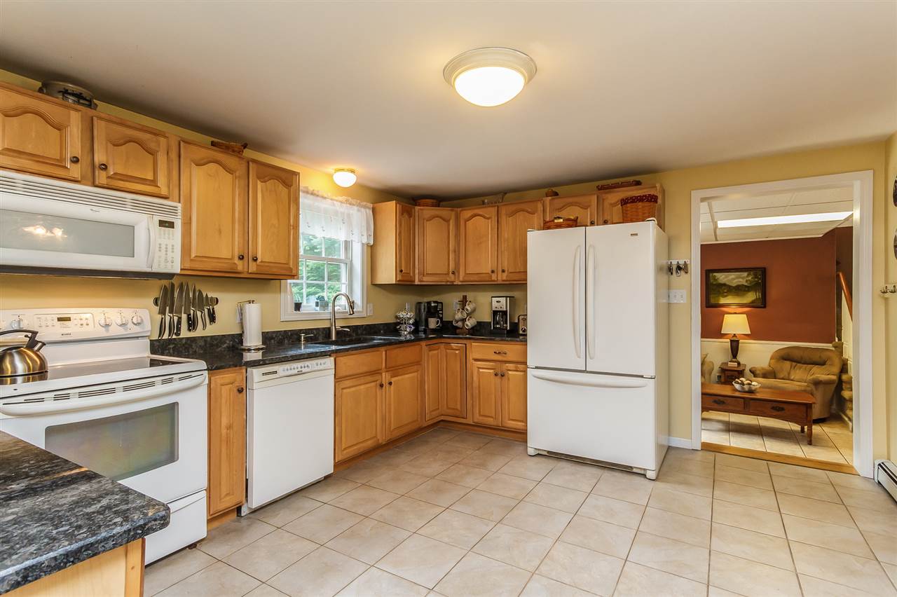615 Bedford Road New Boston, NH 03070 - Photo 9 of 40