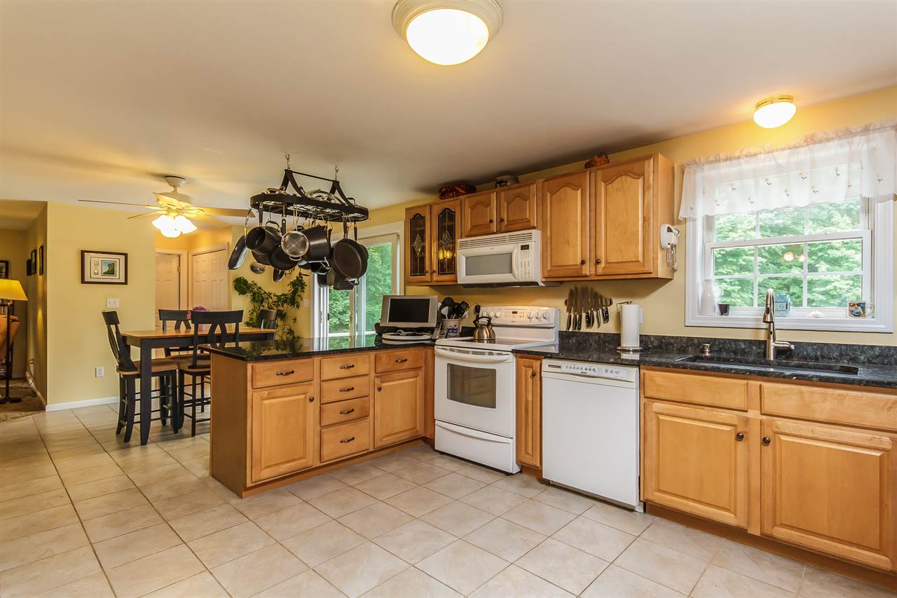 615 Bedford Road New Boston, NH 03070 - Photo 10 of 40