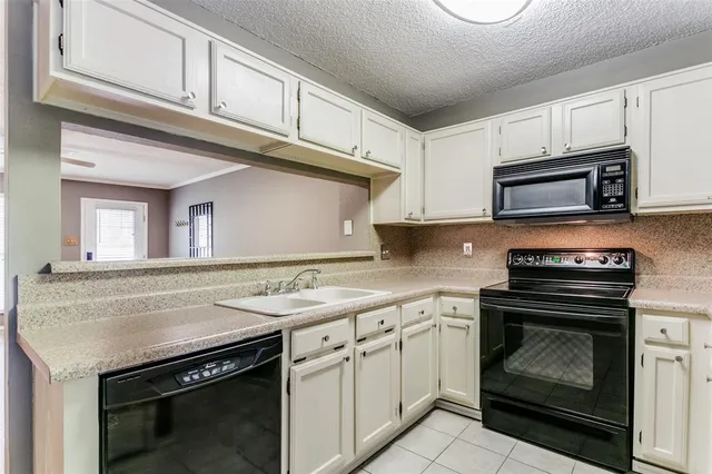 $199,000 | 17 Abbey Road, Euless, TX 76039