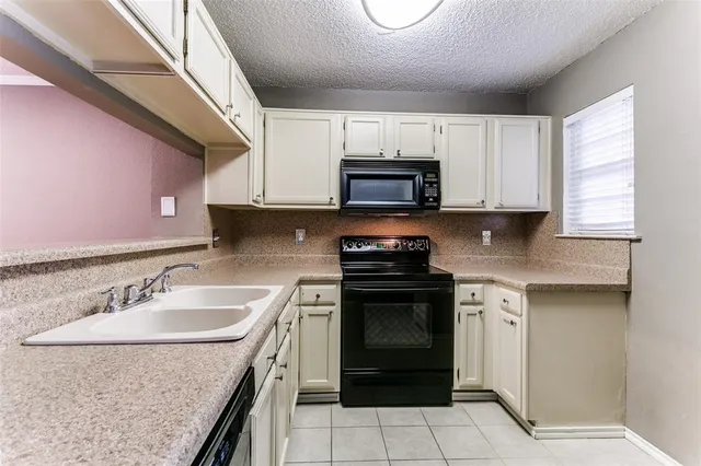 $199,000 | 17 Abbey Road, Euless, TX 76039