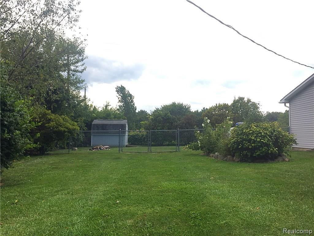 6506 Allen Road Fenton, MI 48430 - Photo 3 of 12 IMG_2635.JPG