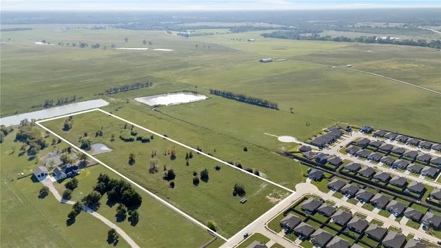 a view of a tennis court
