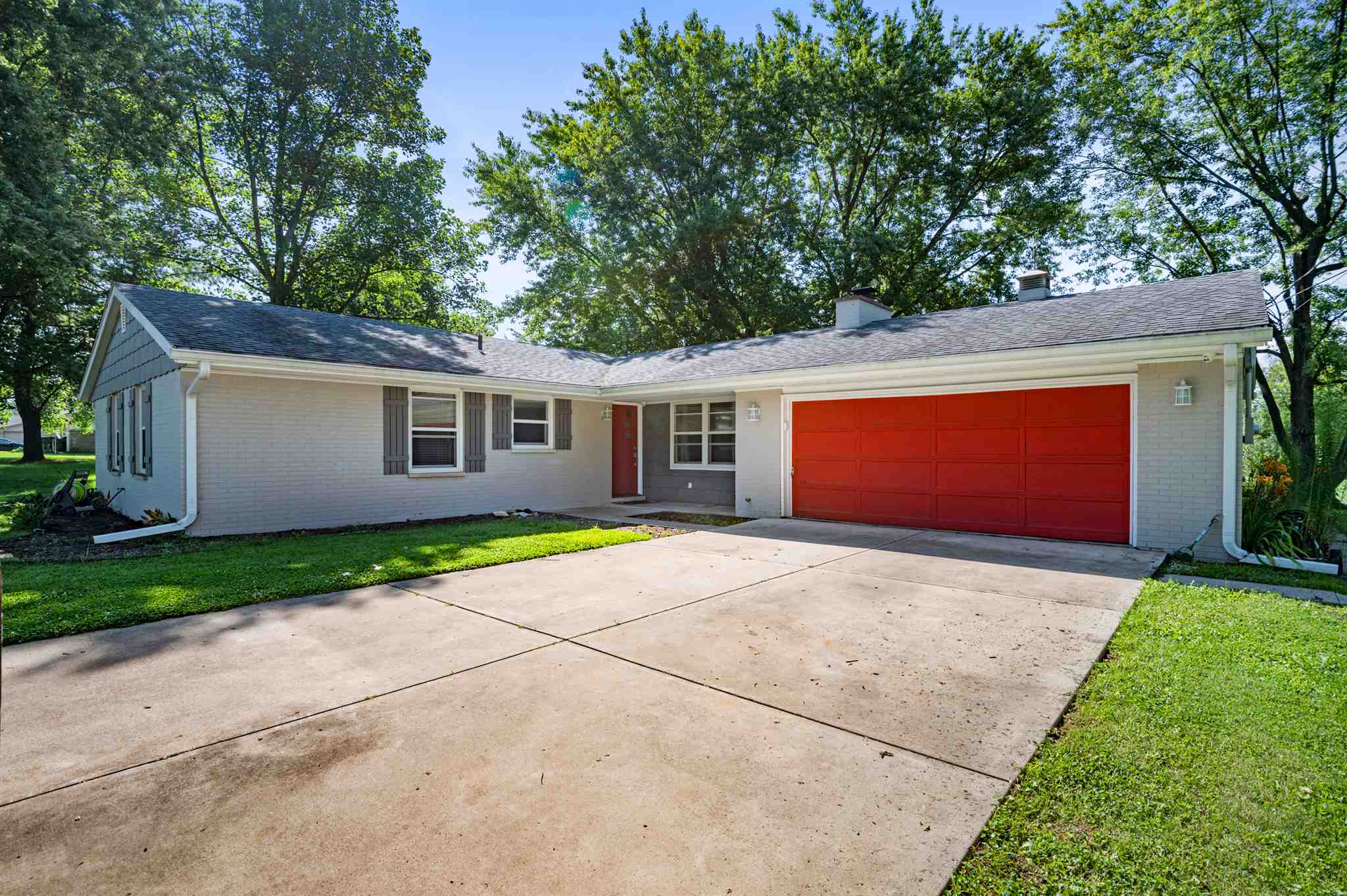 8505 West Butternut Road Muncie, IN 47304 - Photo 2 of 23