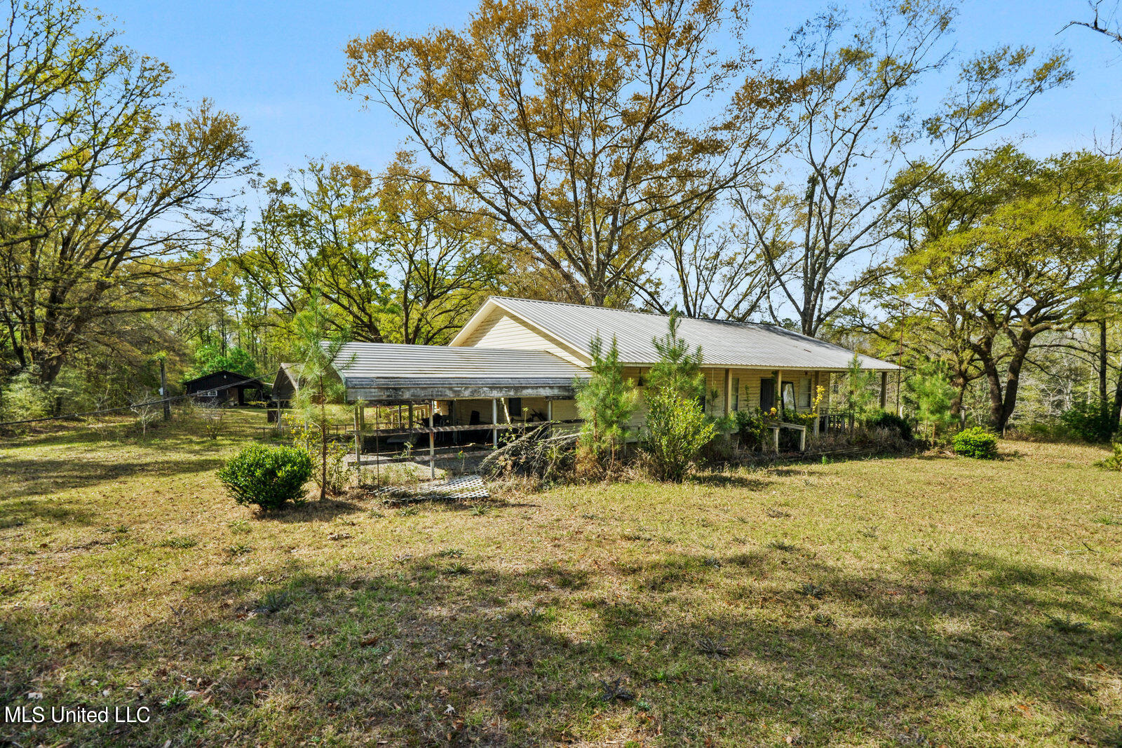 228 Old Rob Hunter Road Lucedale, MS 39452 - Photo 3 of 23 002_1600x1067_mls
