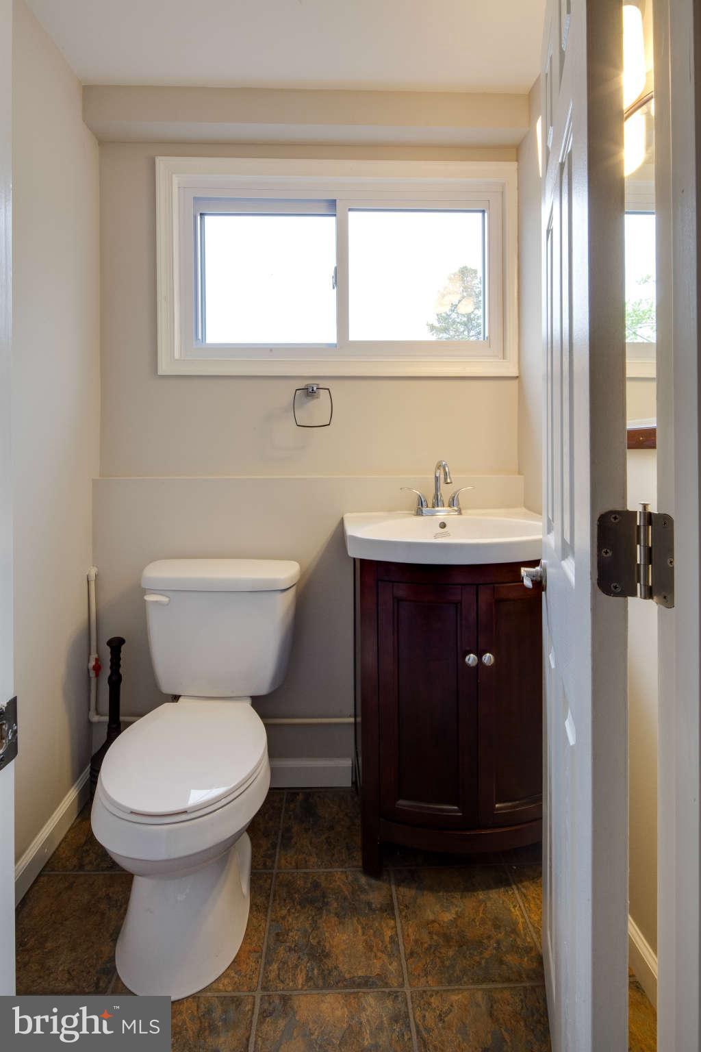 1012 Southridge Road Baltimore, MD 21228 - Photo 17 of 29 Bath