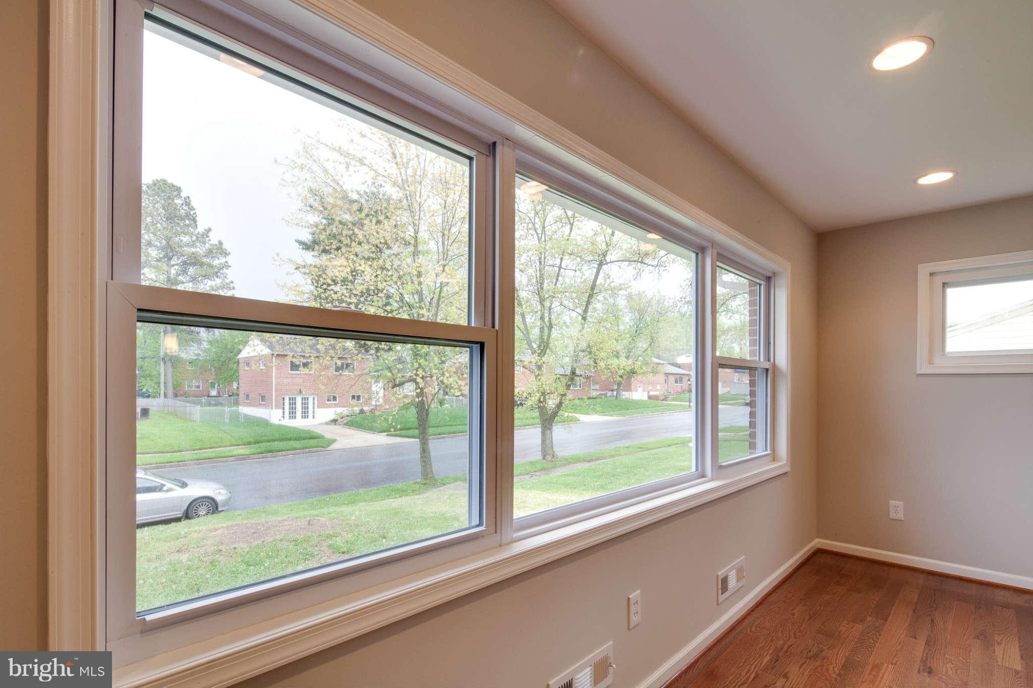 1012 Southridge Road Baltimore, MD 21228 - Photo 9 of 29 Living Room