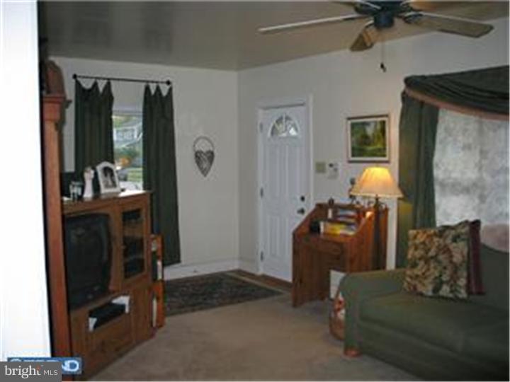 6 Cuthbert Road Cinnaminson, NJ 08077 - Photo 3 of 16 Living Room