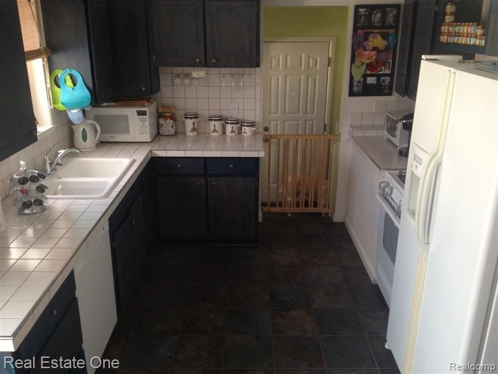 4377 East 12 Mile Road Warren, MI 48092 - Photo 7 of 20 photo 7.JPG