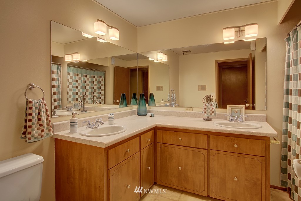 13814 Southeast 141st Street Renton, WA 98059 - Photo 15 of 20 Gallery Image 15