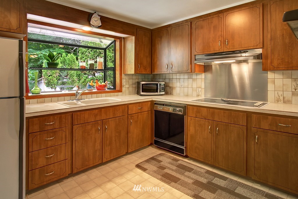 13814 Southeast 141st Street Renton, WA 98059 - Photo 3 of 20 Gallery Image 3