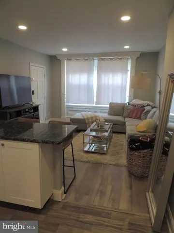 $1,895 | 17 South Walnut Street, Unit B, West Chester, PA 19382