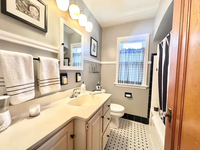 $1,425 | 2630 North 67th Street, Unit A, Wauwatosa, WI 53213