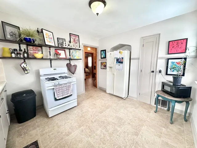 $1,425 | 2630 North 67th Street, Unit A, Wauwatosa, WI 53213