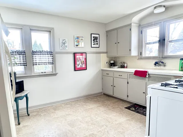 $1,425 | 2630 North 67th Street, Unit A, Wauwatosa, WI 53213