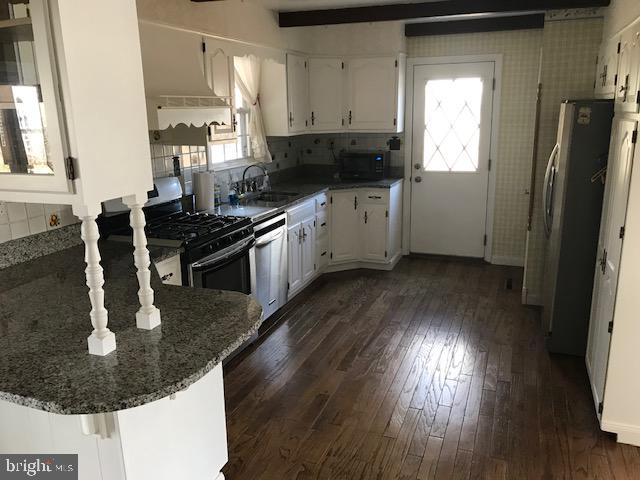 128 Kingbrook Road Linthicum, MD 21090 - Photo 4 of 20 Kitchen