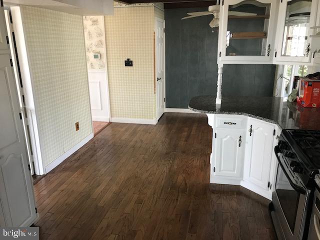 128 Kingbrook Road Linthicum, MD 21090 - Photo 5 of 20 Kitchen