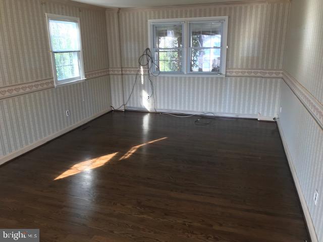 128 Kingbrook Road Linthicum, MD 21090 - Photo 6 of 20 Living room