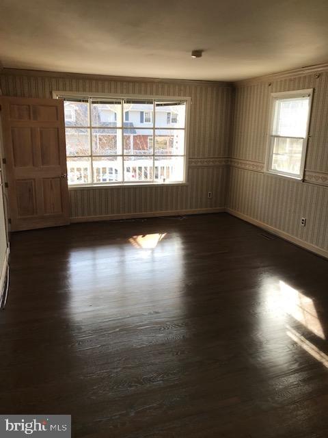 128 Kingbrook Road Linthicum, MD 21090 - Photo 7 of 20 Living room