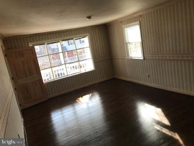 128 Kingbrook Road Linthicum, MD 21090 - Photo 8 of 20 Living Room