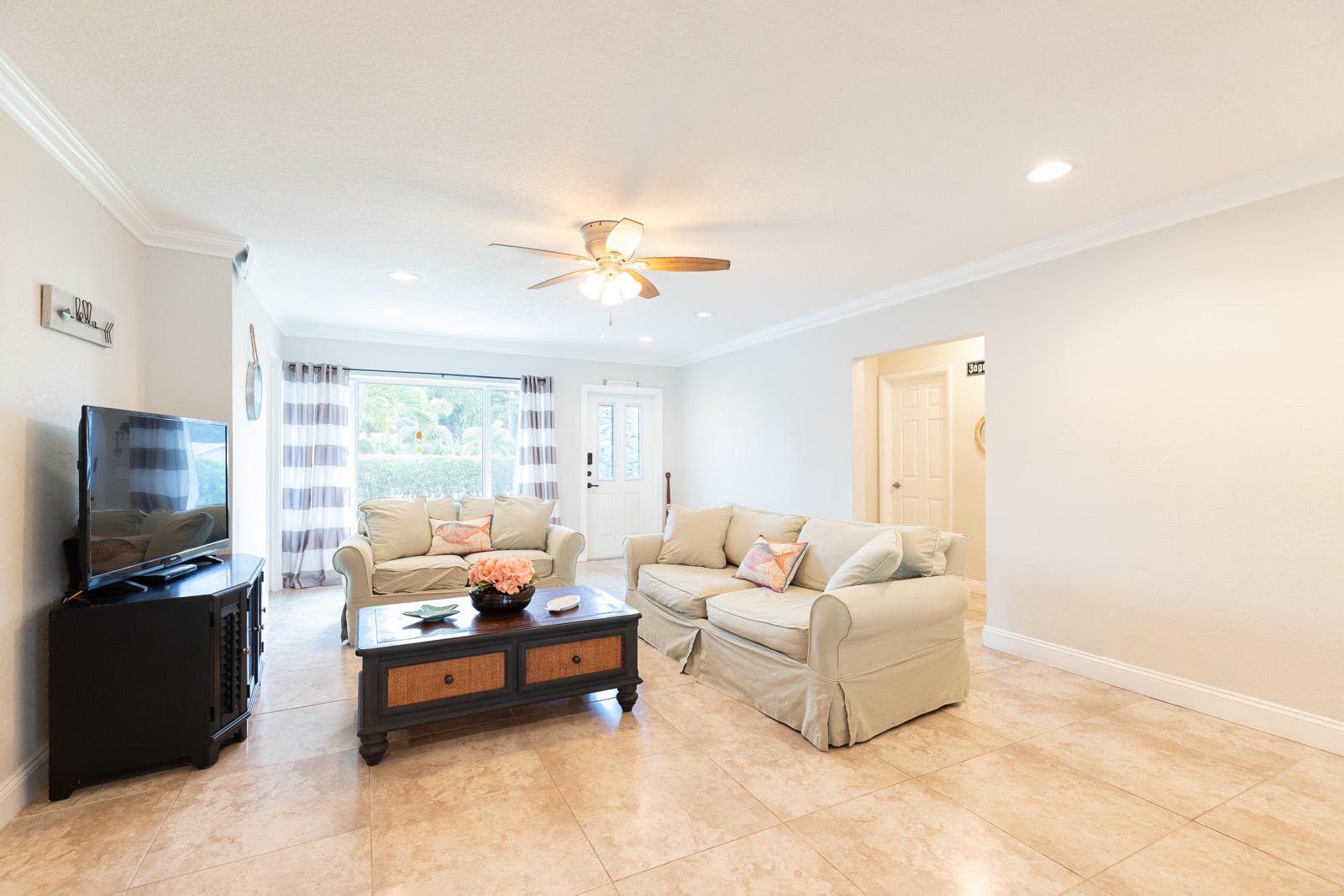562 Davis Road Delray Beach, FL 33445 - Photo 11 of 22 2