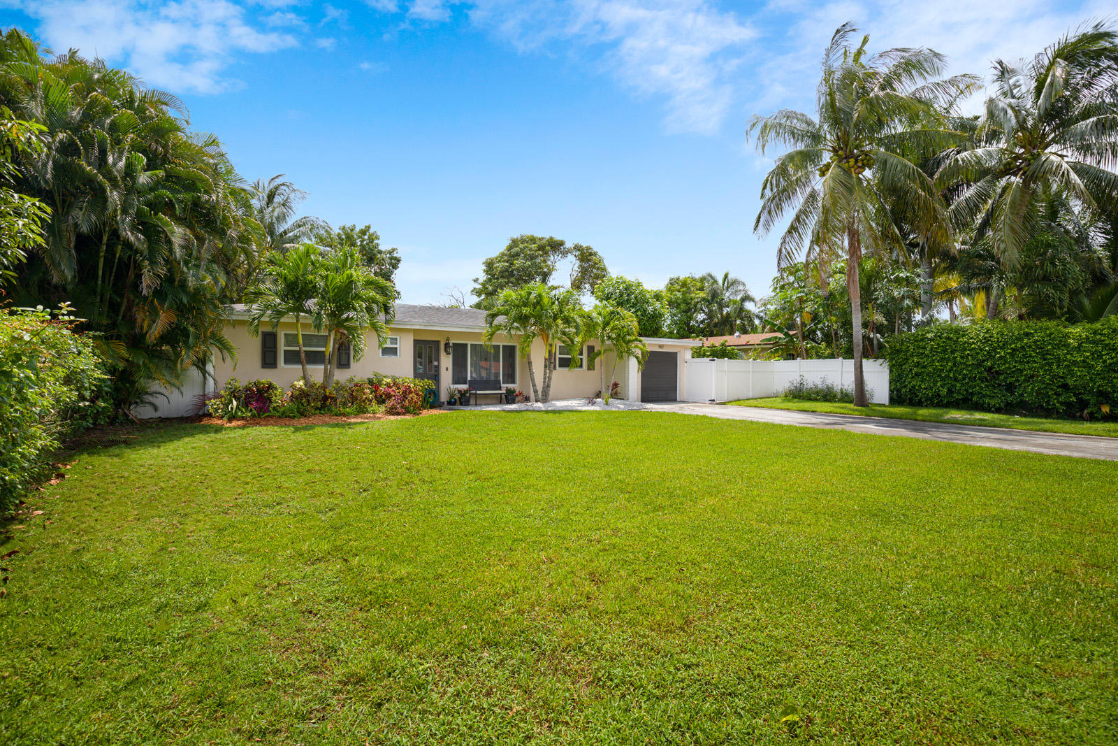 562 Davis Road Delray Beach, FL 33445 - Photo 2 of 22 14