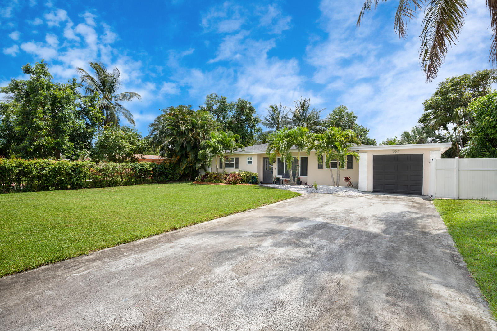562 Davis Road Delray Beach, FL 33445 - Photo 3 of 22 13