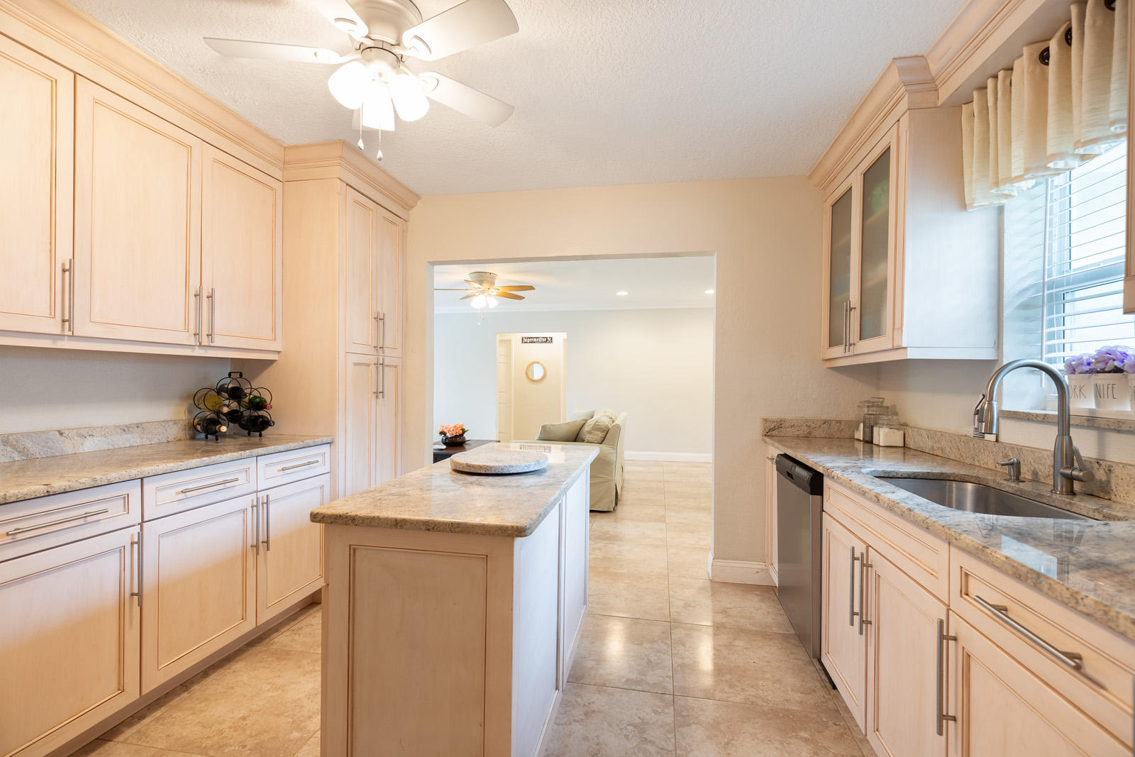 562 Davis Road Delray Beach, FL 33445 - Photo 9 of 22 6