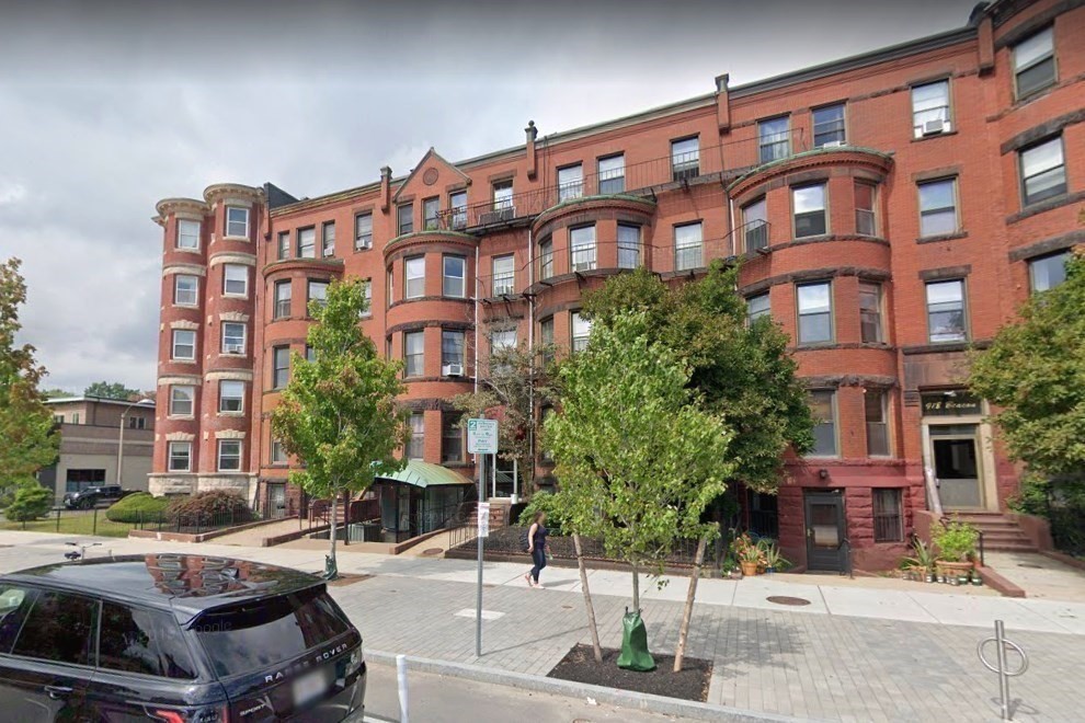 924 Beacon Street, Unit 6 Boston, MA 02215 - Photo 21 of 28 a front view of a building