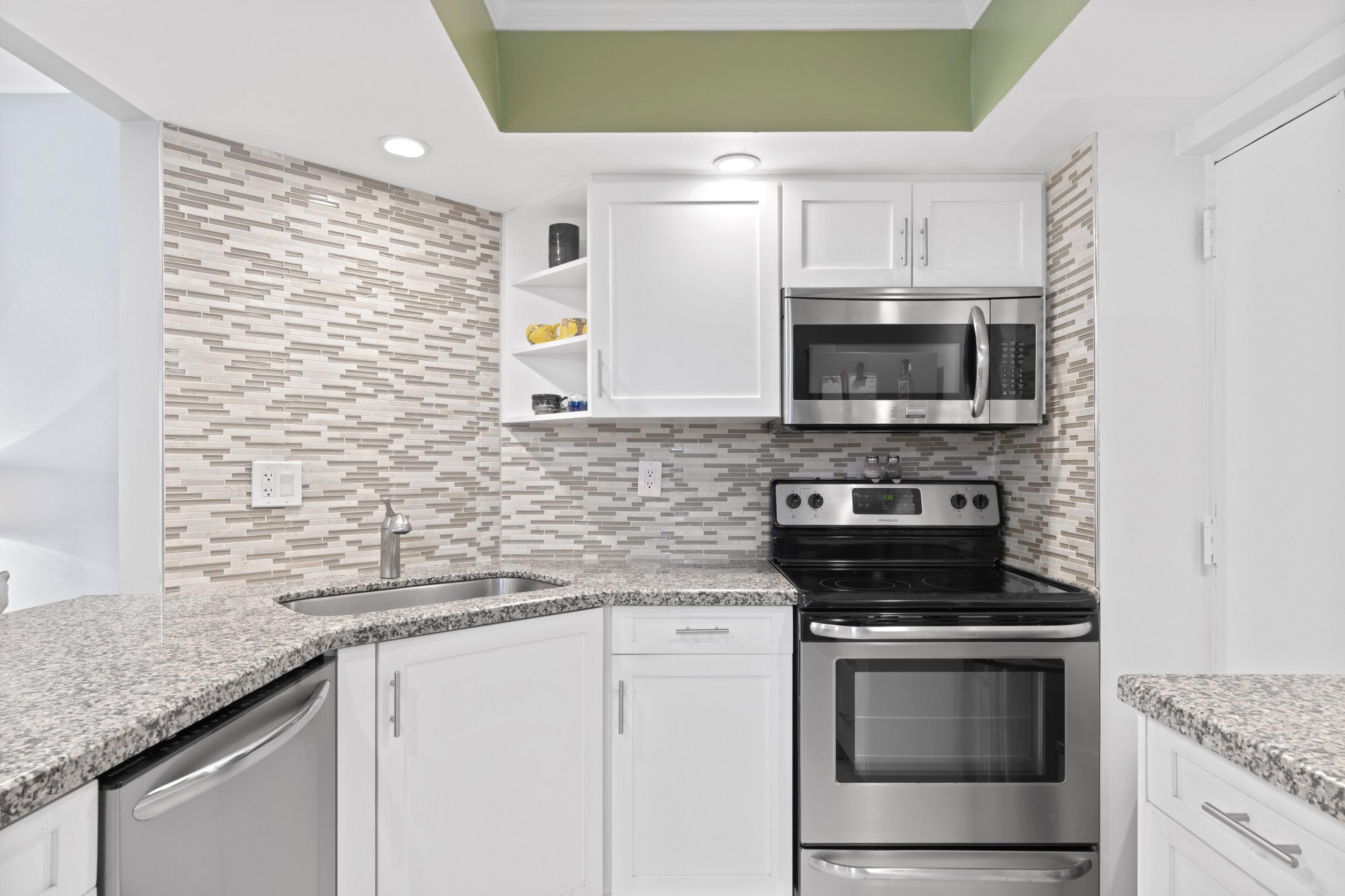 50 Southwest 3rd Avenue, Unit 211 Boca Raton, FL 33432 - Photo 7 of 32 Kitchen